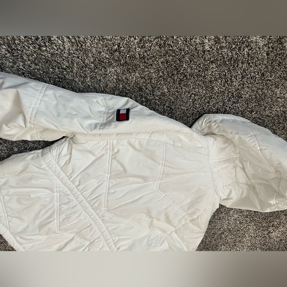 Tommy Hilfiger kids white puff Jacket - Picture 4 of 5